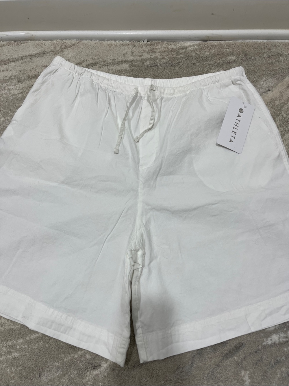 Athleta Paradise Bermuda Shorts in crisp white. Sz L.  7 inch inseam.